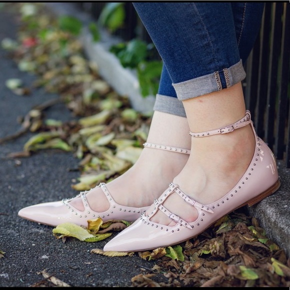 ⬇️ Givenchy 'Elegant Piper' Pointy Toe Flat - Picture 2 of 8